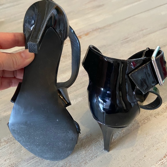 Calvin Klein Blk patent look - Picture 4 of 6